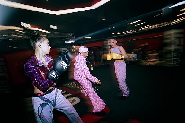 毎回エネルギッシュでダイナミックなデザインを発表している『#DAMUR』。今季は内湖のUFC Gymでランウェイを開催し、自由で迫力のあるショーを展開しました。<br>画像提供：臺北時裝週 Taipei Fashion Week