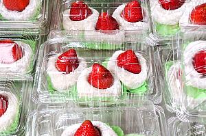 さらに、草餅や苺大福が並ぶことも！ 訪れるタイミングによってお楽しみが変わるのも、このお店の魅力のひとつです。