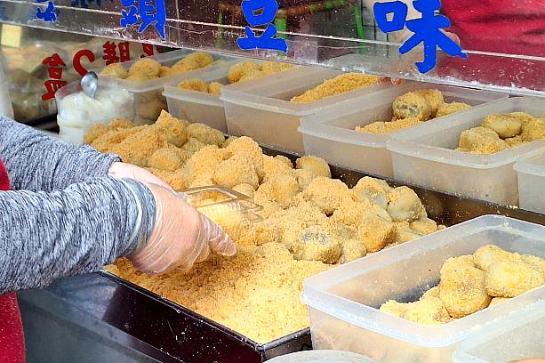 お餅の味は全部で6種類。原味(プレーン)、綠豆(緑豆)、芋頭(タロ芋)、紅豆(小豆)、芝麻(ごま)、花生(ピーナッツ)と、台湾らしいラインナップが勢ぞろい。