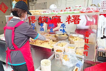 【台湾スイーツ】「行天宮」近くで行列必至の必食グルメ！やわらか食感が人気のお餅屋さん「不老客家麻糬」 不老麻糬 原味 綠豆 紅豆 芋頭 芝麻花生