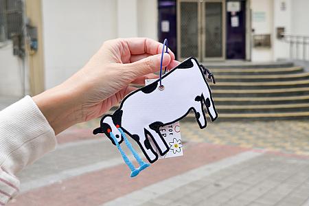 ナビがお土産に選んだのは牛キーチェーンと恐竜ステッカー。台湾クリエイターの作品ですよ。みなさんもとっておきのお土産を探してみてくださいね。