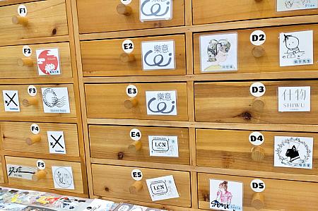 ロールタイプのシール(バラ売りOK)やマステなんかもありますよ。