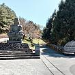 「塔塔加ビジターセンター入口」。標高2,600m超の高地にあり、玉山登山の拠点として多くの登山者が訪れます