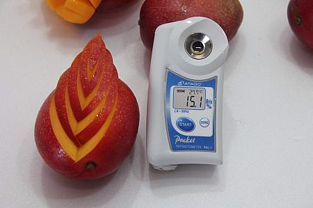 1つ1つ糖度をチェック！