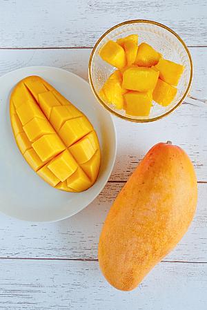 【2026年版】台湾マンゴーの旬・値段・選び方ガイド｜愛文マンゴーの食べごろの見極め方も 台湾マンゴー 台湾マンゴー直送 台湾マンゴーお取り寄せ 愛文マンゴー 完熟マンゴー 台湾フルーツ 台湾高級フルーツ 台湾産マンゴー 台湾アップルマンゴー マンゴー旬 台湾旅行 台湾観光 台北旅行台北観光