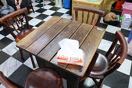 調味料が色々用意されているので、自分好みの味にカスタマイズできますよ！