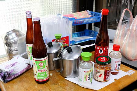 調味料が色々用意されているので、自分好みの味にカスタマイズできますよ！