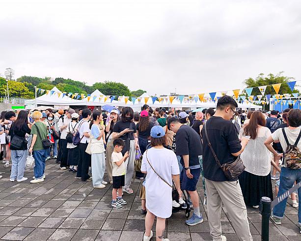 しかも、どのお店も「人・人・人」。「酵母」にこだわったパン作りが今の台湾の流行りなのだと感じます。