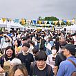 有料イベントだし、人はそれほど多くないだろう！というナビの甘い憶測は見事に外れて、歩くのもやっとというほどの人！こんなにも人気なのか……。