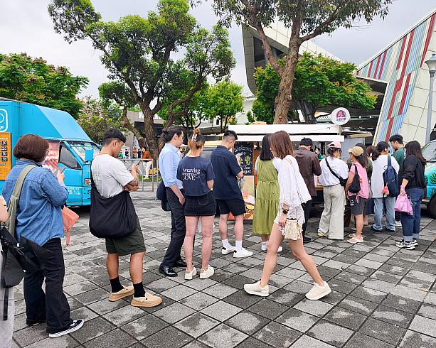 本当はこのイベントだけのコラボグルメを楽しみにやってきたんですが、列の長さに負けて断念。
