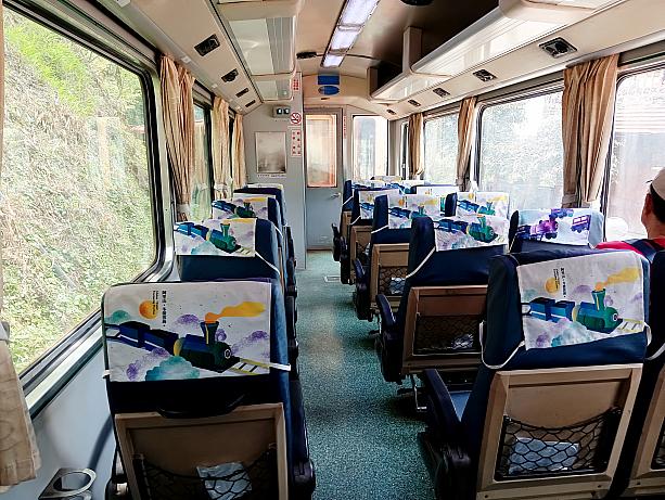 小ぢんまりとした車内