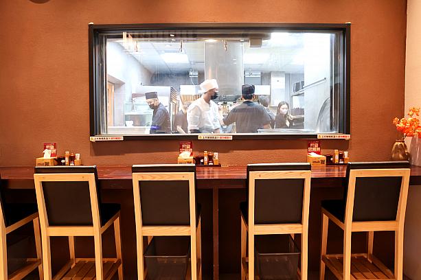 4月29日には7店舗目が新竹にオープン、台北ドーム(大巨蛋)にも出店を控えています。日本と変わらぬ伝統の味わいを「うなぎ四代目菊かわ」でどうぞ。お値段は日本と同等か若干お得だから、菊かわファンも台湾で食べる価値ありですよー！