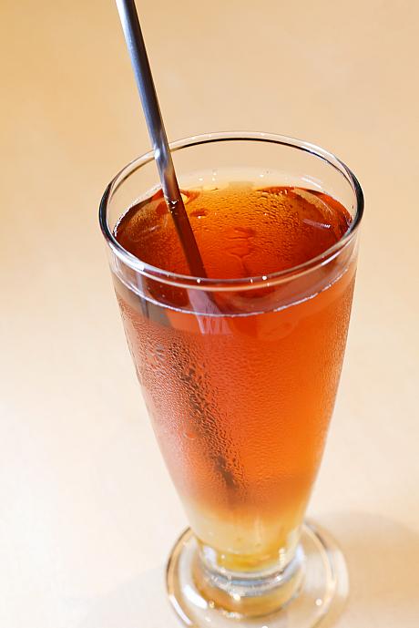 <b>【母の日限定】アイスゆずウーロン茶(沁馨柚香烏龍茶)90元</b>\n<br>ゆず茶×ウーロン茶のさっぱりとした味わいが特長のドリンクです。