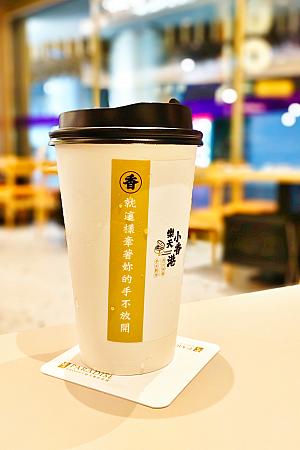 <b>香港式アイスレモンティー(香港式凍檸茶)98元</b><br>レモンどっさりのさっぱり味。