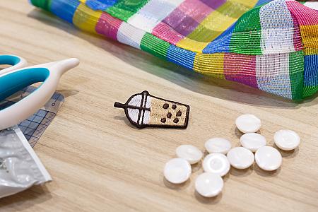 STEP4<br>自分の好みで茄芷袋(漁師網バッグ)を装飾していく