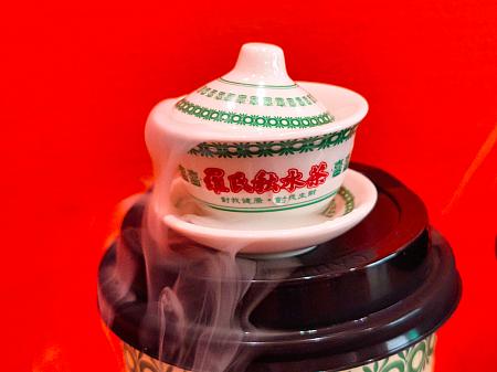これまでミニ茶壷以外にも、クリスマスにはサンタ犬のホイップトッピングやハロウィンにはジャックオランタンを模ったボトルドリンクなどが登場しています。行くたびに楽しめそう♪