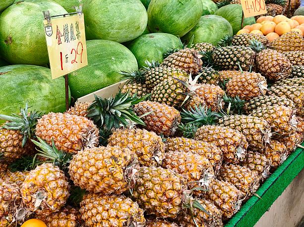 台湾パイナップルは1年を通して食べられますが、やっぱり夏に食べると甘みが強い気がします。