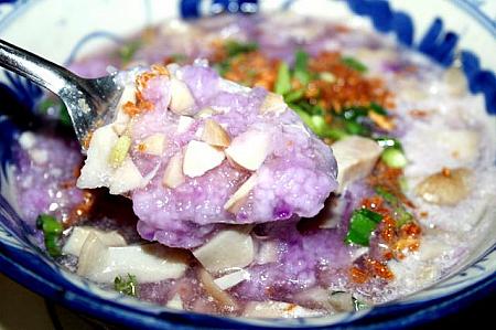 紫イモのスープ。これもおすすめの一品。