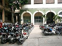 通学はバイクが主流。ベトナムの大学生ってなかなかリッチです。