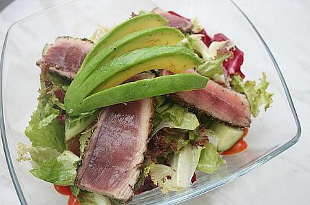 Seared Tuna Taki&Black Pepper Coriander with Avocad Salad 11万ドン