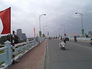 昼のソンハン橋