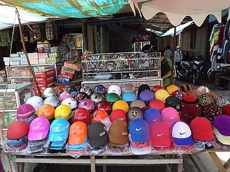 一見帽子のようですが、実はヘルメット。これがベトナムの流行りです。