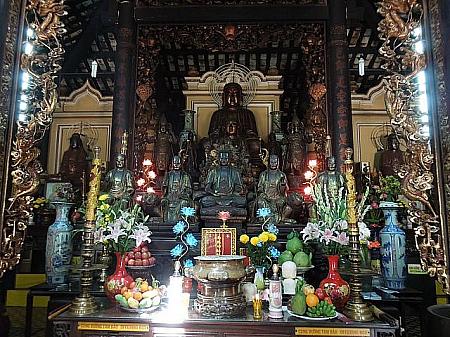 幾多の仏像は他の寺院とは歴史の重みが違います