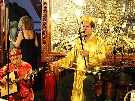 ベトナムの伝統音楽に耳を澄ませてみてください
