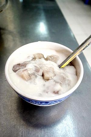 「タロイモのチェー」穀物系のチェーは懐かしい家庭の味。あんこじゃなくってもベトナム風おしること呼ばれる所以。