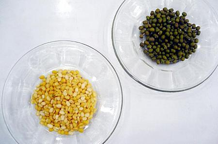 ＊ 今回使った緑豆は皮なしで半分に割った黄色いもの。
写真右の緑のものが、皮つきです。