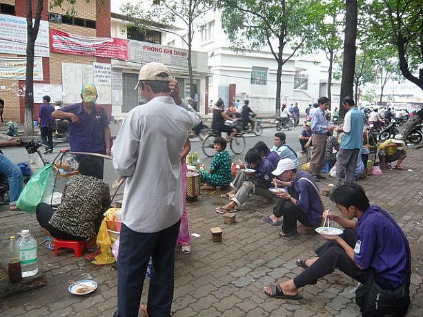 東南アジアの国の朝食は外で食べるものです！