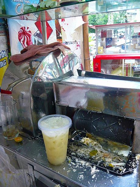 「ヌックミィア」は、さっぱり味でほのかに甘い、さとうきびのジュース。　