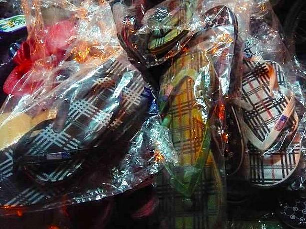 バーバリー風ビーチサンダル、やっぱり黒も買えばよかったなぁ…