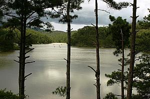 ダティエン湖と愛の盆地