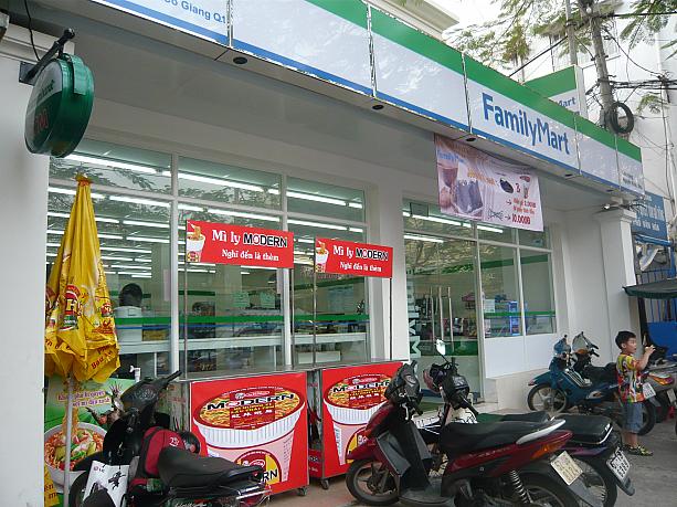 ホーチミン・グエンカックニュー通りとコーバック通りの交差点近くに、ファミリーマート1号店がOPENしました～！
