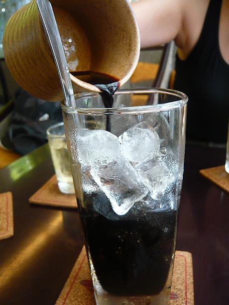 カシャカシャカシャカシャとアイスを混ぜ、徐々に溶けていく味わいを楽しんでくださいませ♪