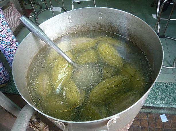 ゴーヤのスープはサイゴン名物。