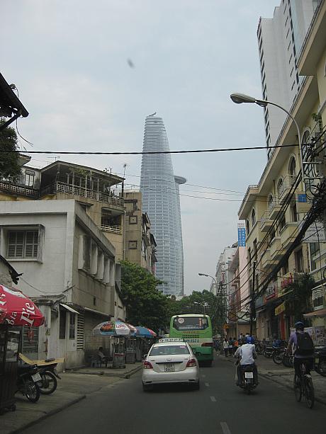 新しいホーチミン市のシンボル、６８階建てフィナンシャルタワー