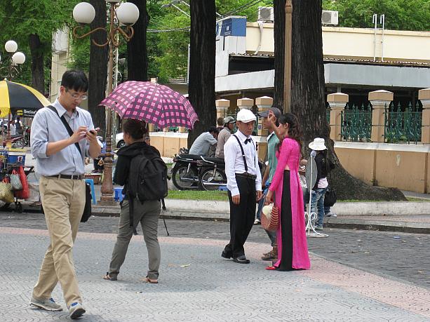この日も若いカップルが撮影隊を引き連れて撮影中～♪