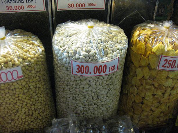私は、大好きなピスタチオを買います♪