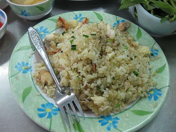 カニの身が沢山入っているチャーハンもおすすめ。
全ての料理がお手頃価格なので足を運んで損はないお店です♪