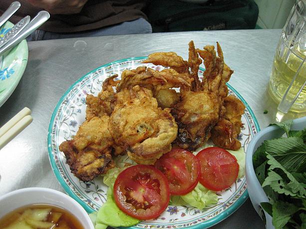 ここに来たら絶対食べなきゃ帰れない？脱皮したてのカニを丸揚げしたソフトシェルクラブ