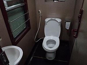 さすが元祖高級寝台列車です。トイレは綺麗です。