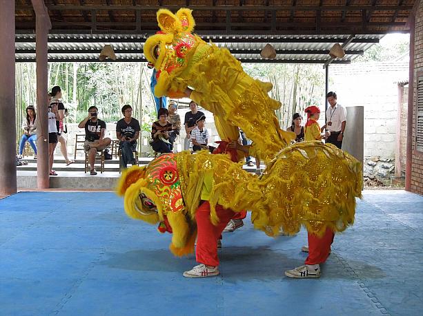 中国と言えば獅子舞が思いつきます