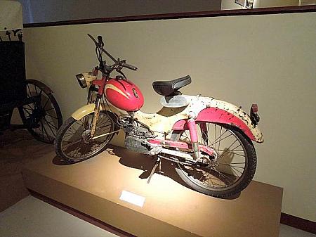 昔のバイク。ホンダは現在ではベトナムのシェア60%に上ります