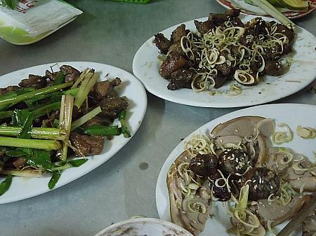犬肉。中国からハノイに伝わって、現在ではベトナム人の男料理として人気があります