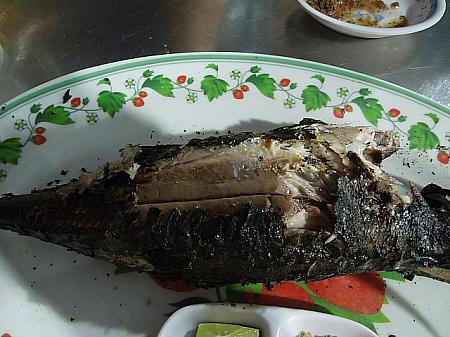 焼き魚もヌクマムにつけてベトナム風でお召し上がりください