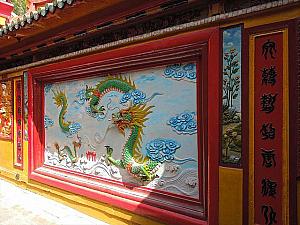 中国風の寺院でよく見る壁画。中部ホイアンにある會館でも多数見ることができます