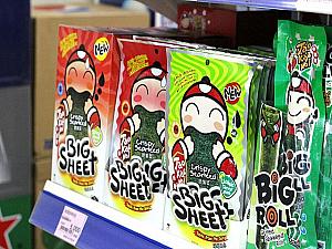 韓国系のお菓子は値段もお手頃で人気がある