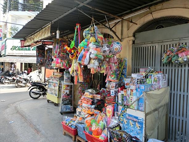 ベトナムお馴染みの個人商店。ティム・タップ・ホアです